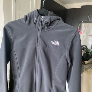 Women’s Northface rain resistant jacket